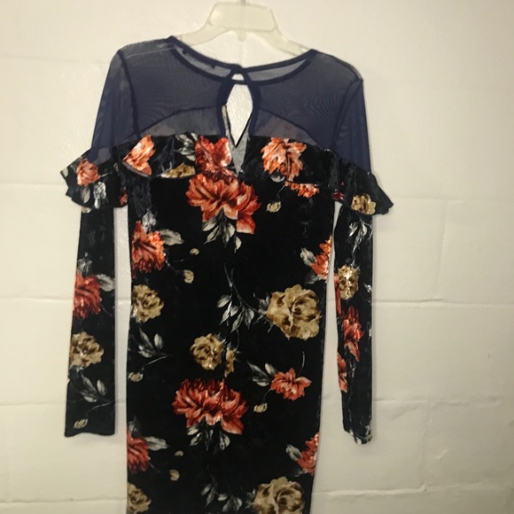 Velvet Dress Daylight Floral Ruffled Sz L Form Fit - Picture 2 of 8